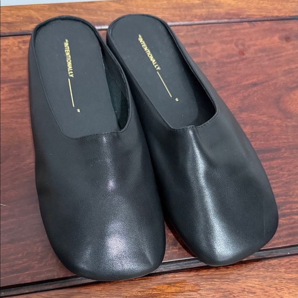 INTENTIONALLY BLANK Shoes - New “INTENTIONALLY BLANK “ Sync Mules Black Leather Slip-On Flats